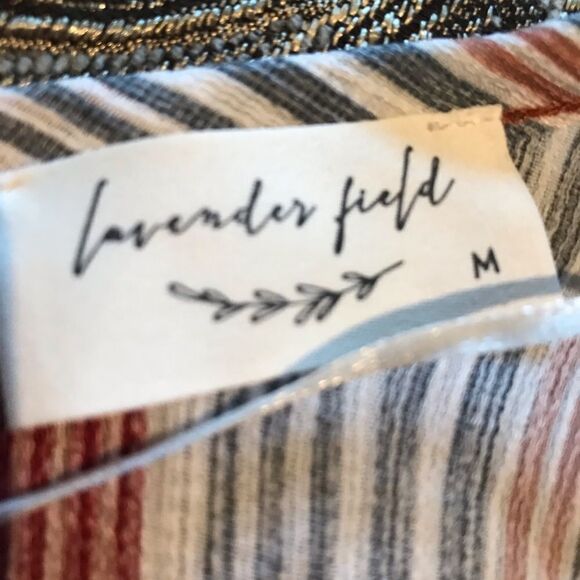 Lavender Fields size medium blouse like new - Picture 2 of 2